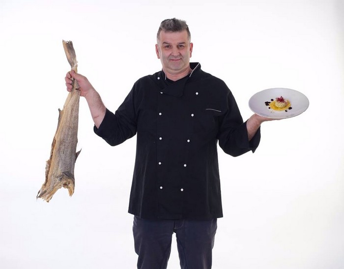 Il cuoco Stefano Buttazzoni nella foto di Mattia Serratoree