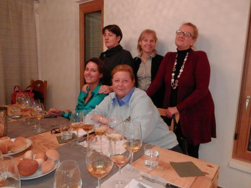 Liliana Savioli e le wine lovers di qb Ada Regina Freire, Emanuela Santi, Luisa Alzetta e Antonella Zanello degustano e studiano in anteprima i vini macerati o "arancioni"