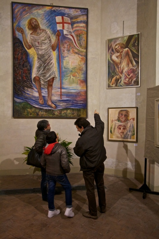 visitatori alla mostra La bottega del sacro di Tiburzio Donadon
