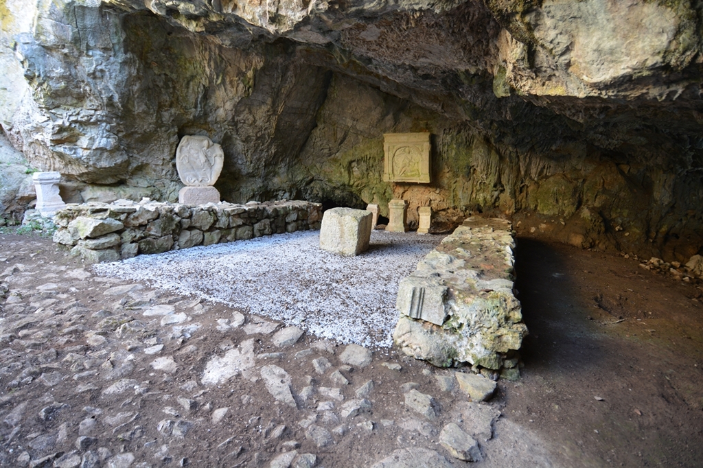grotta del Mitreo