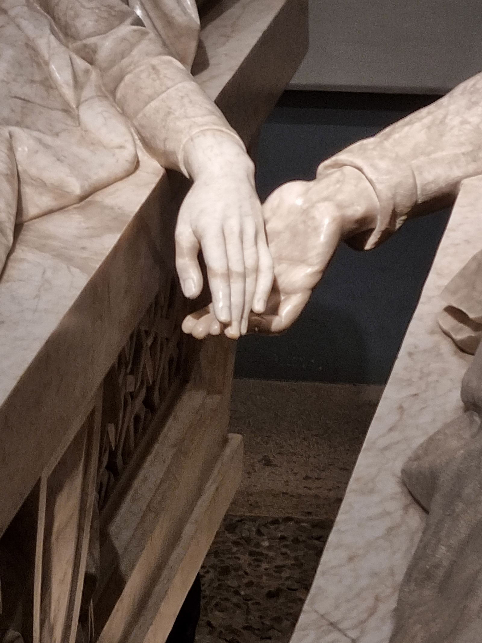 Gli amanti di Teruel il tragico epilogo: le loro mani si intrecciano tra i sarcofaghi