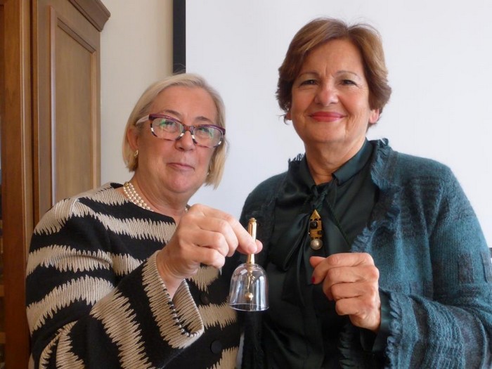 Donatella Cinelli Colombini, nuova presidente dell'associazione Le donne del vino con la past president Elena Martusciello