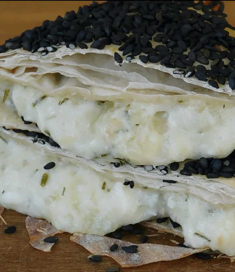 Tyropitakia croccante di pasta fillo con Filetto di Orata, feta, patate e aromi