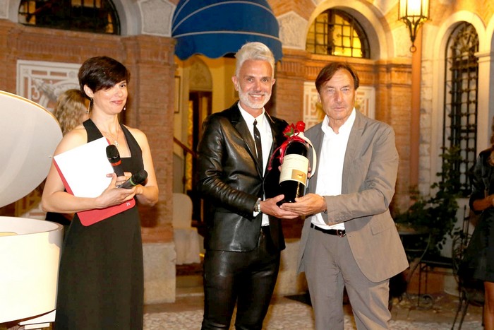 Marco Simoniti riceve da Loreto Pali il Premio Casanova 2016